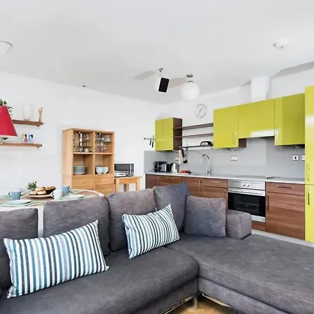 Modern 2 Bed Apartment W Balcony In London Exterior photo