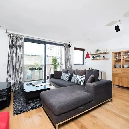 Modern 2 Bed Apartment W Balcony In London Exterior photo